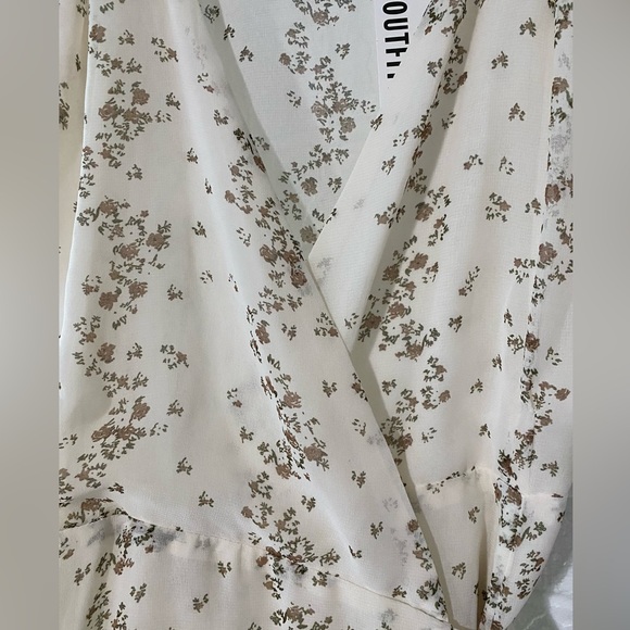 NWT Urban Outfitters “Jessica” Ditzy Floral Wrap Dress - Picture 7 of 15